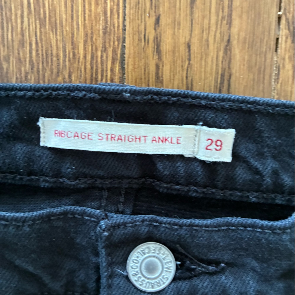 Levi's Black Ankle Crop Jeans - Picture 2 of 4